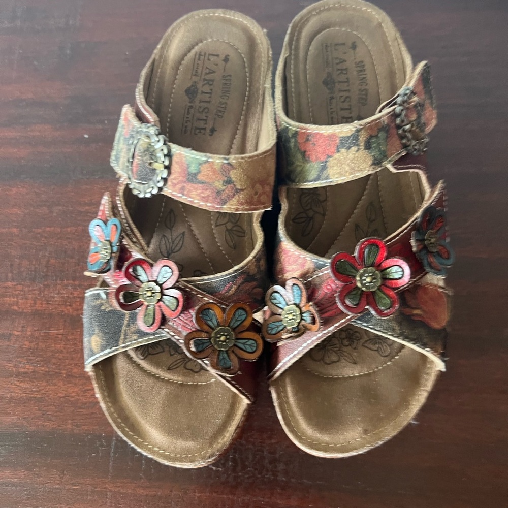 L’Artiste Woman’s Floral Multi-Color Comfort Sandals for Women size 38 (7.5-8) - Picture 2 of 9